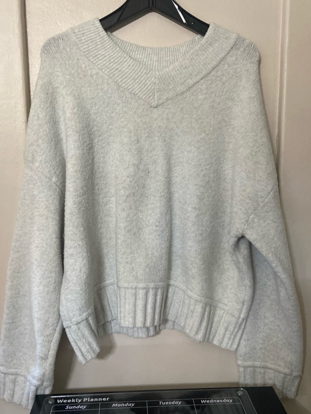 Jessica Simpson Light Gray V-Neck Pullover Sweater